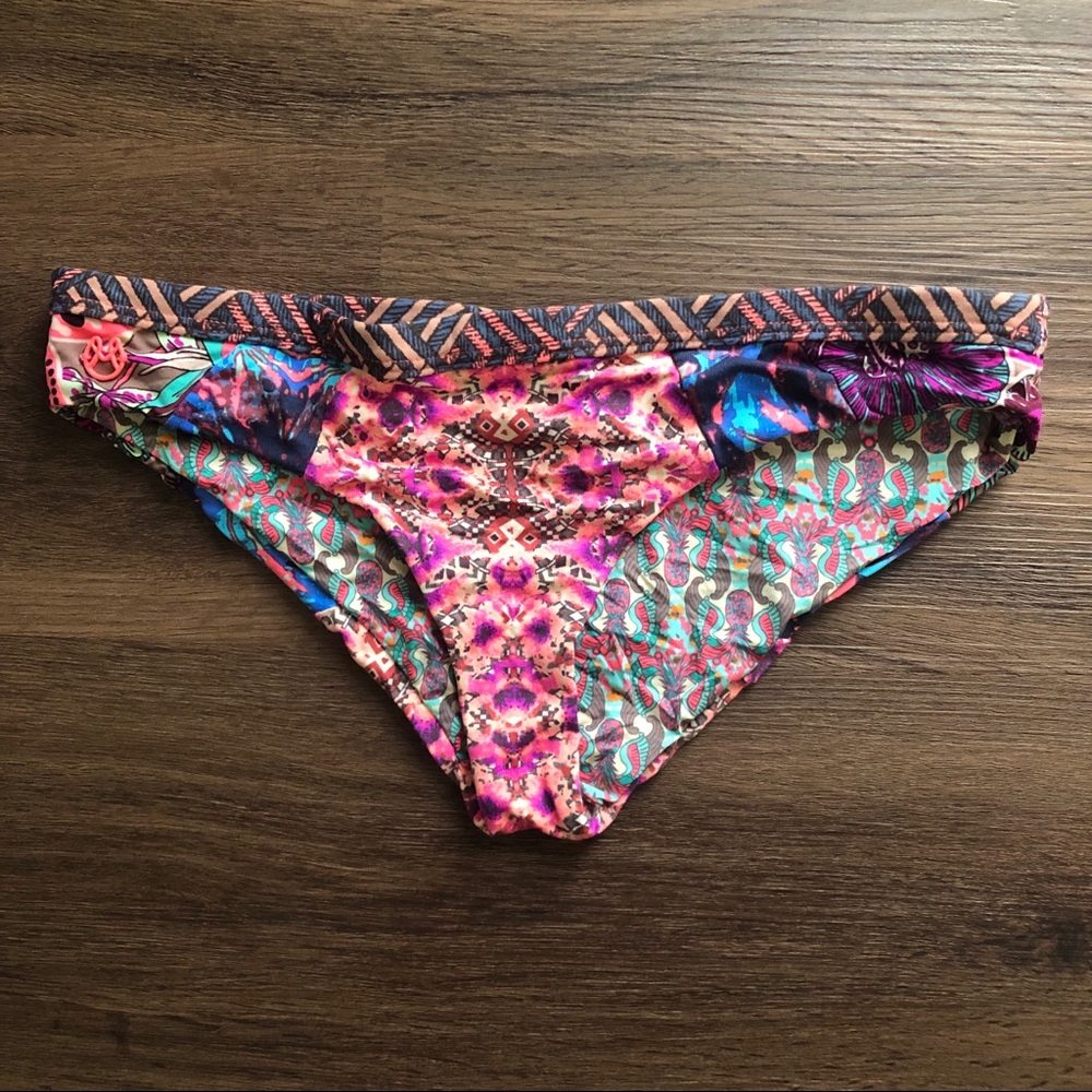 NWOT Maaji reversible bottoms. Med coverage